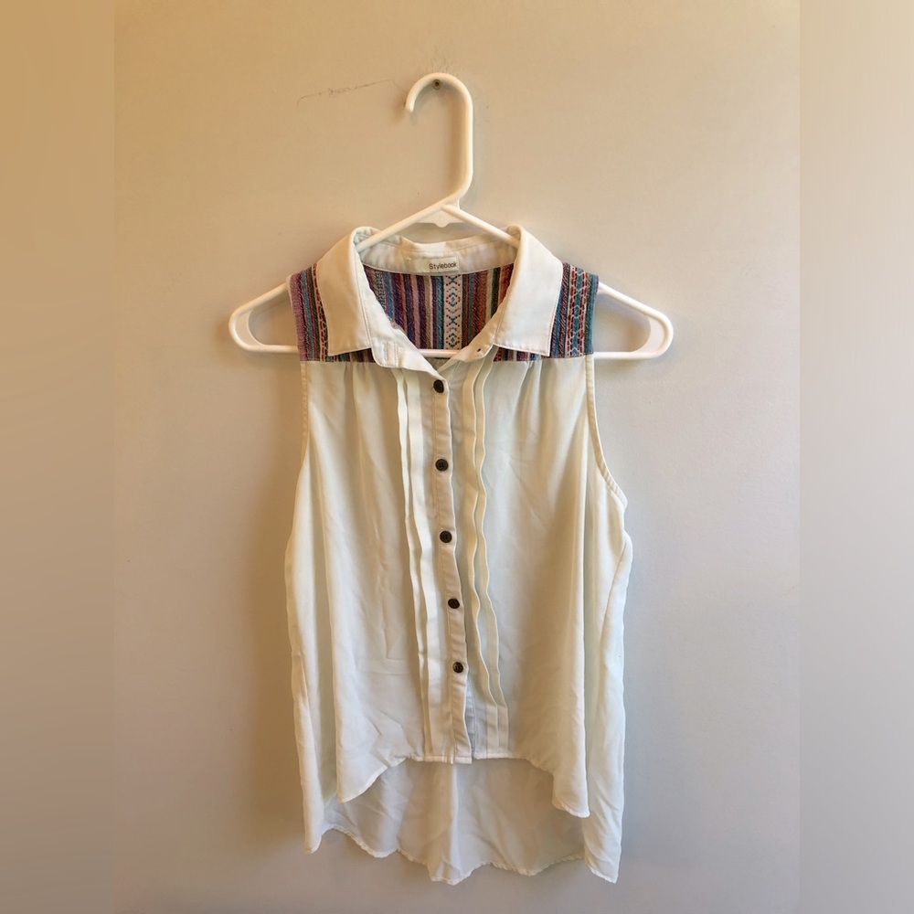 Stylebook 100 % Polyester Sleeveless Button Up Aztec Embroidered Cream Blouse
